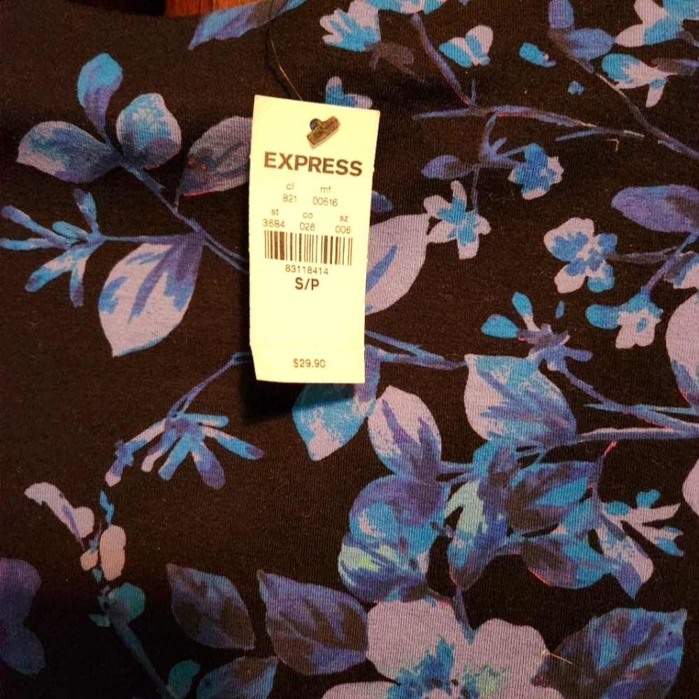 Express floral Skirt - Picture 2 of 2